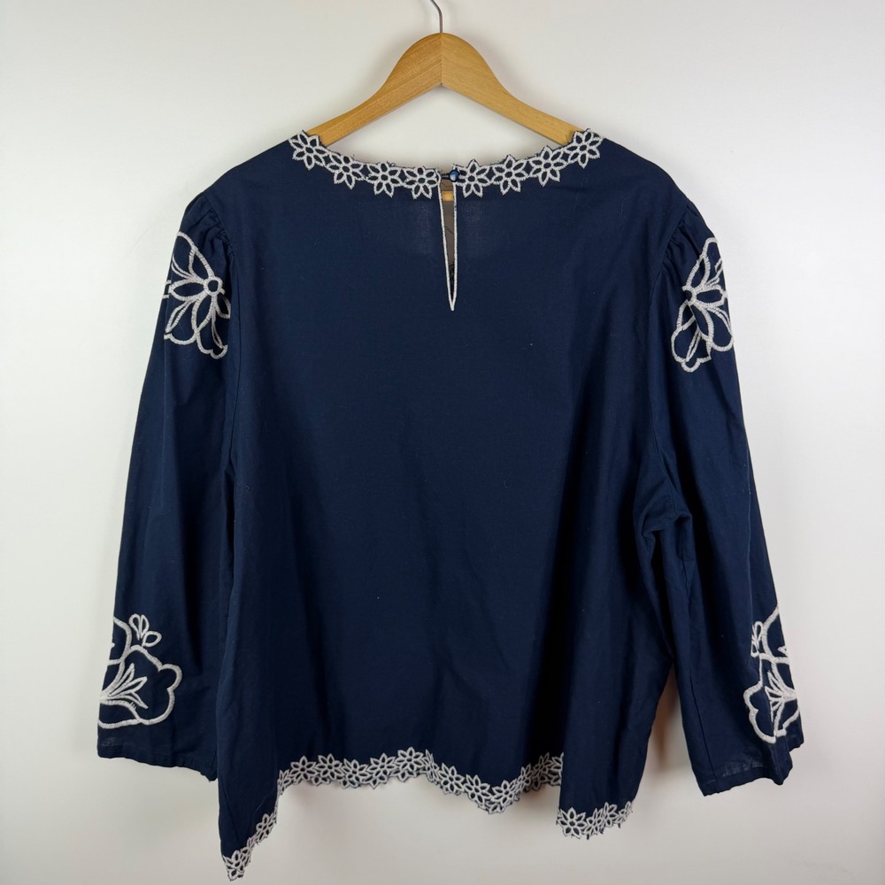 Cato Floral Embroidered Boho Blouse Size 22/24W Navy Cotton Ramie Cottage Chic - Picture 4 of 9